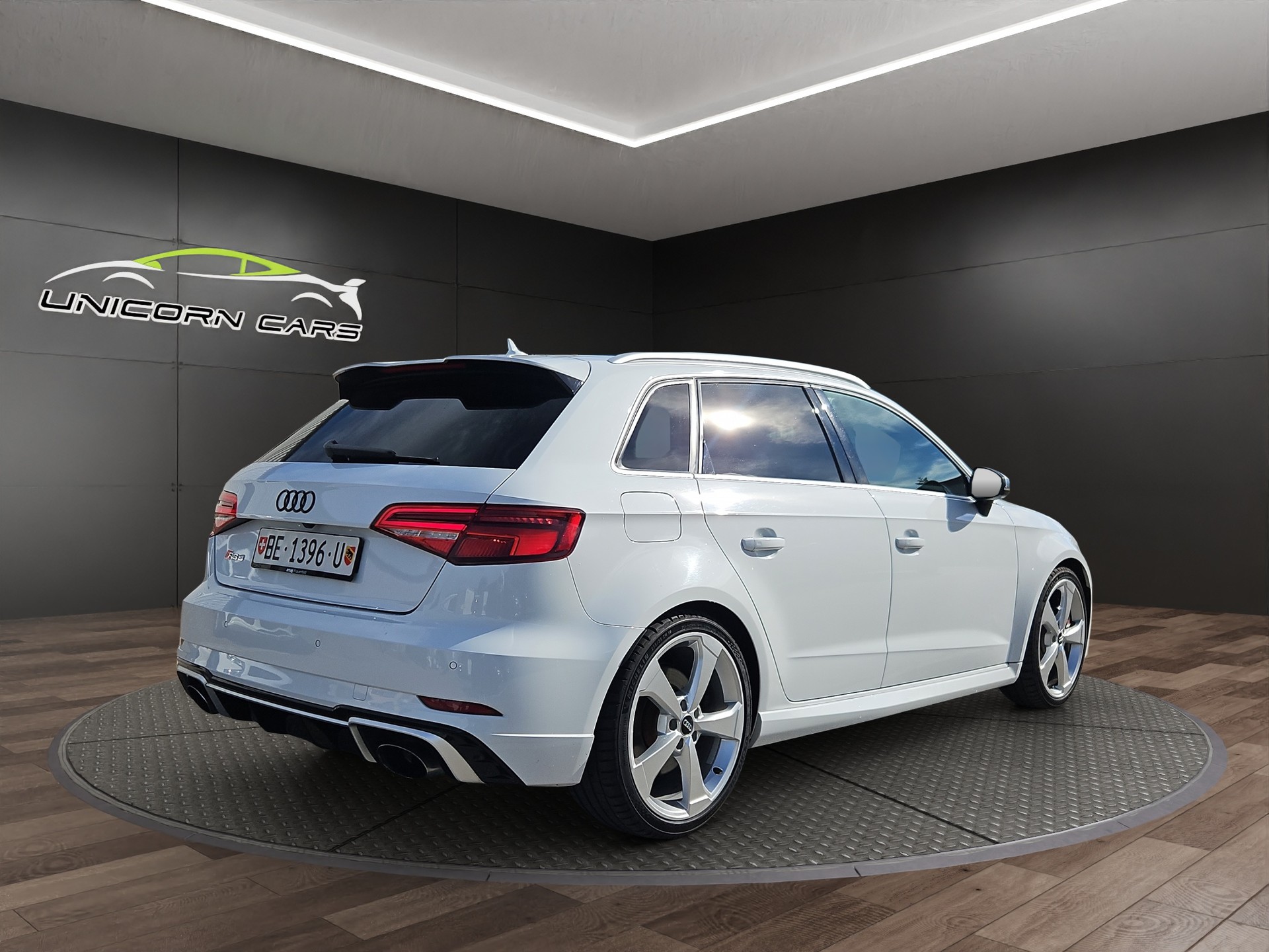AUDI RS3 Sportback 2.5 TSI quattro S-tronic-image-6