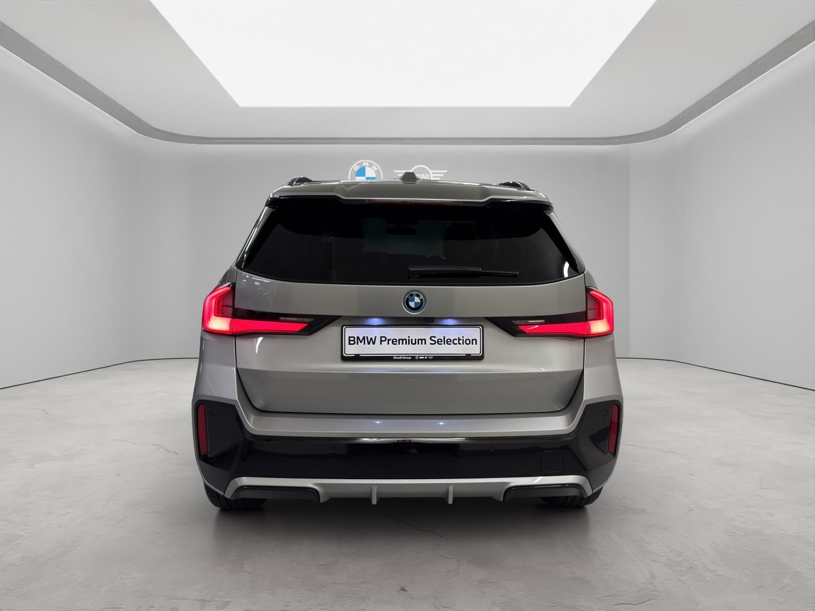 BMW X1 U11 30e xDrive paddles-showroom-element-3