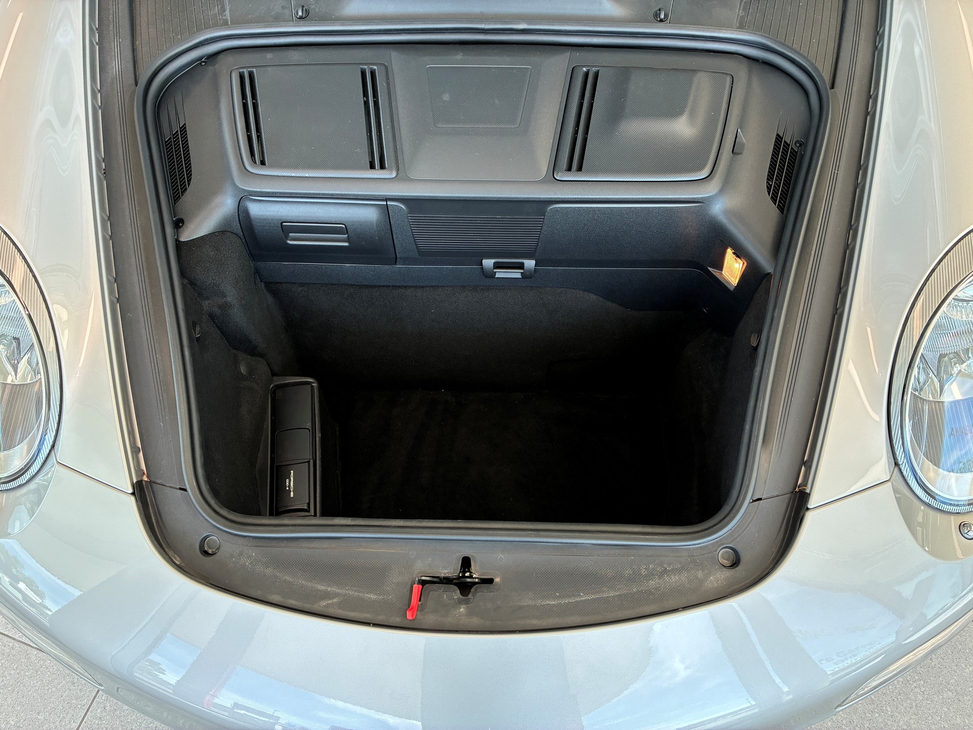 PORSCHE 911 Carrera 4S-image-12