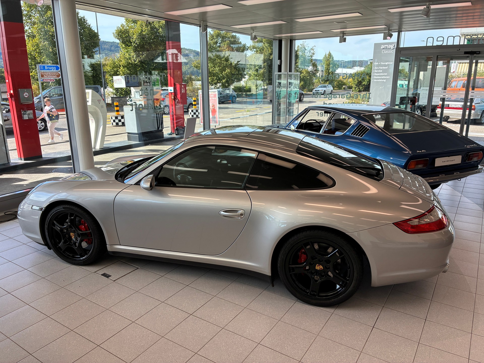 PORSCHE 911 Carrera 4S-image-2
