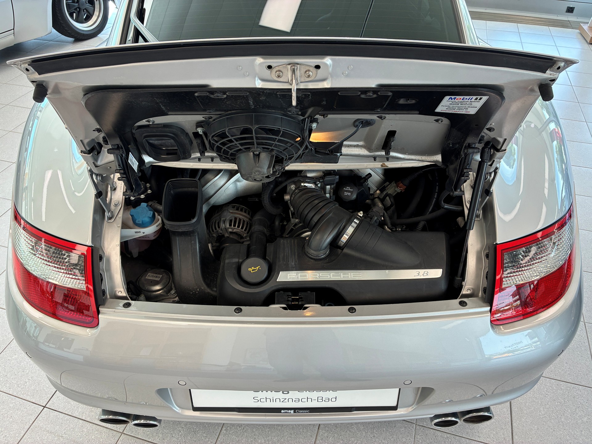 PORSCHE 911 Carrera 4S-image-13