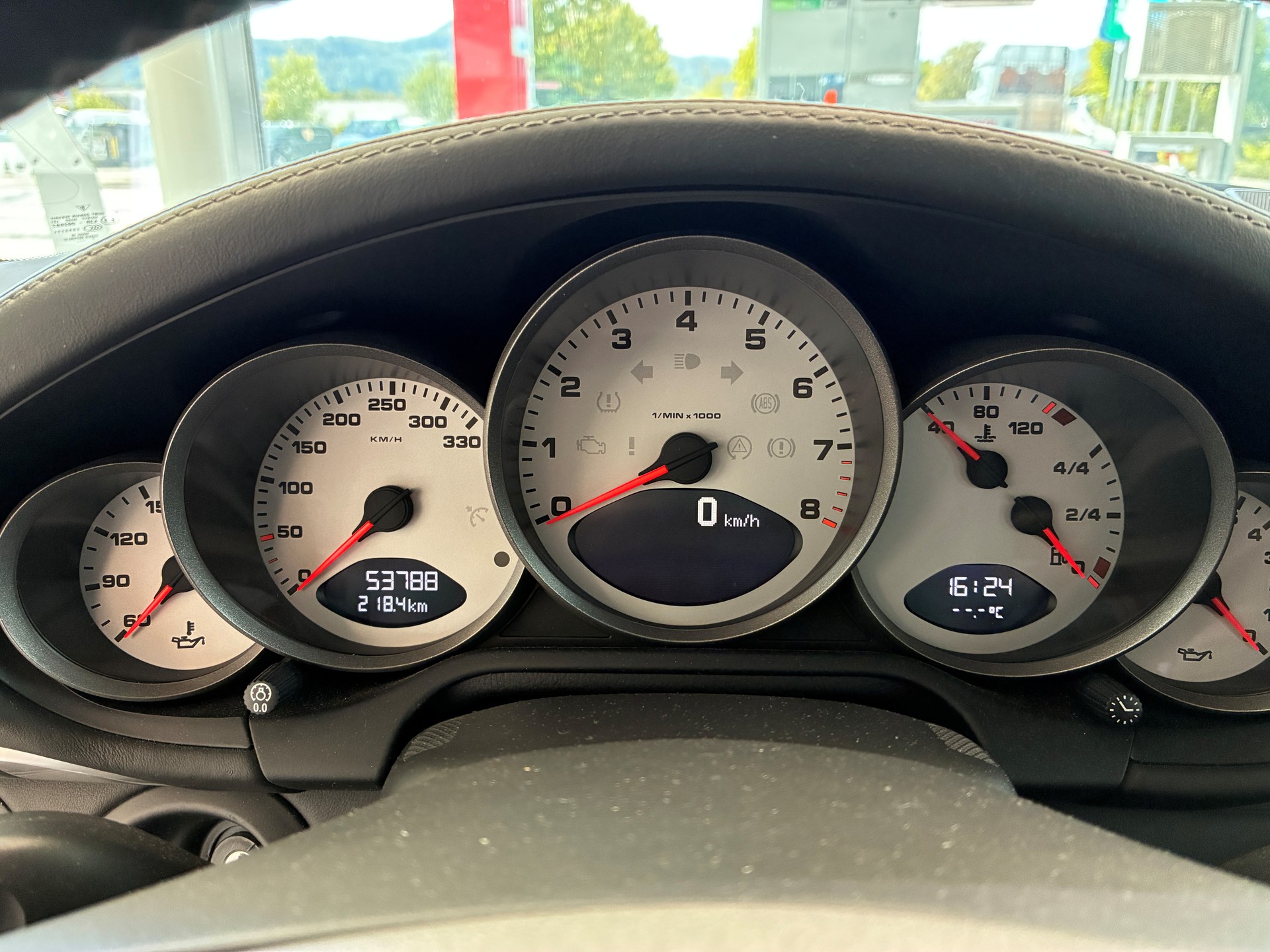 PORSCHE 911 Carrera 4S-image-9