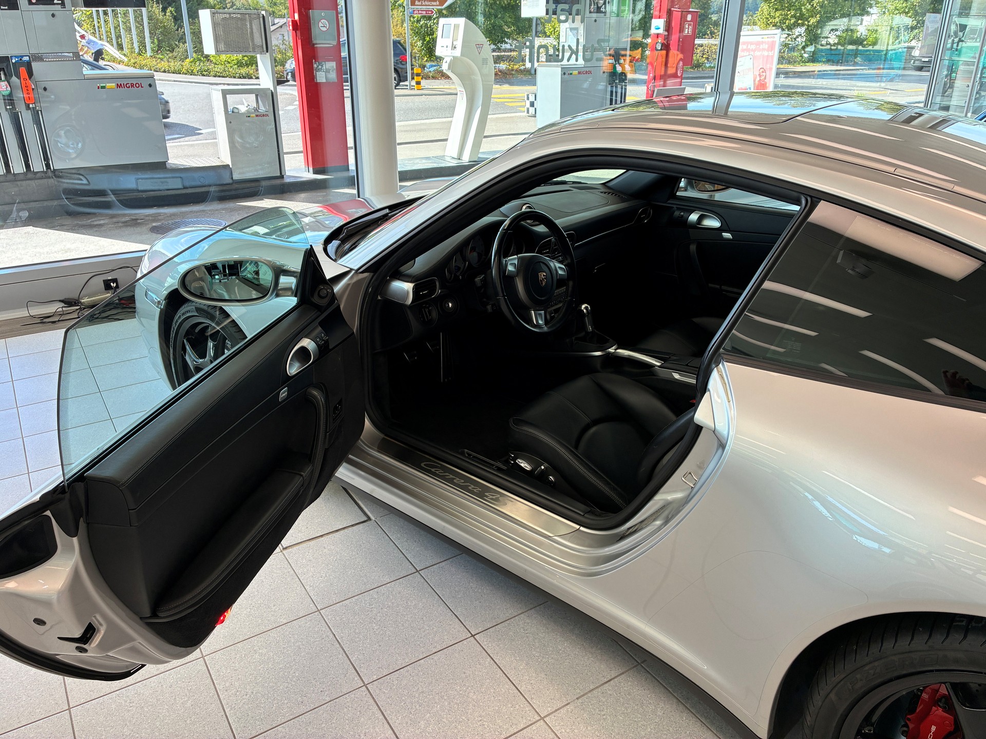 PORSCHE 911 Carrera 4S-image-7
