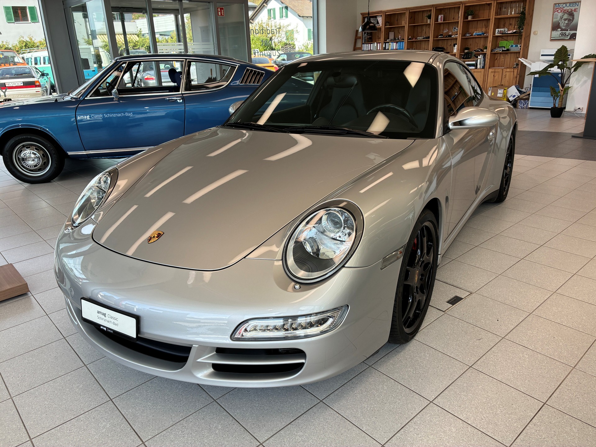 PORSCHE 911 Carrera 4S-image-1
