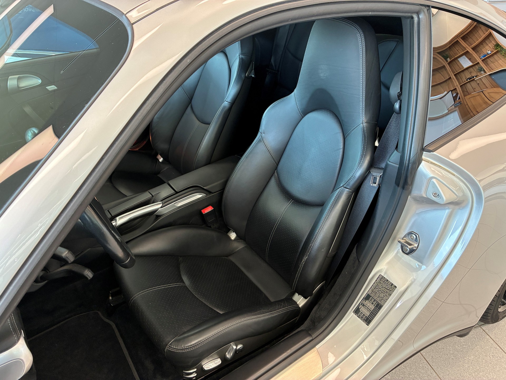 PORSCHE 911 Carrera 4S-image-11