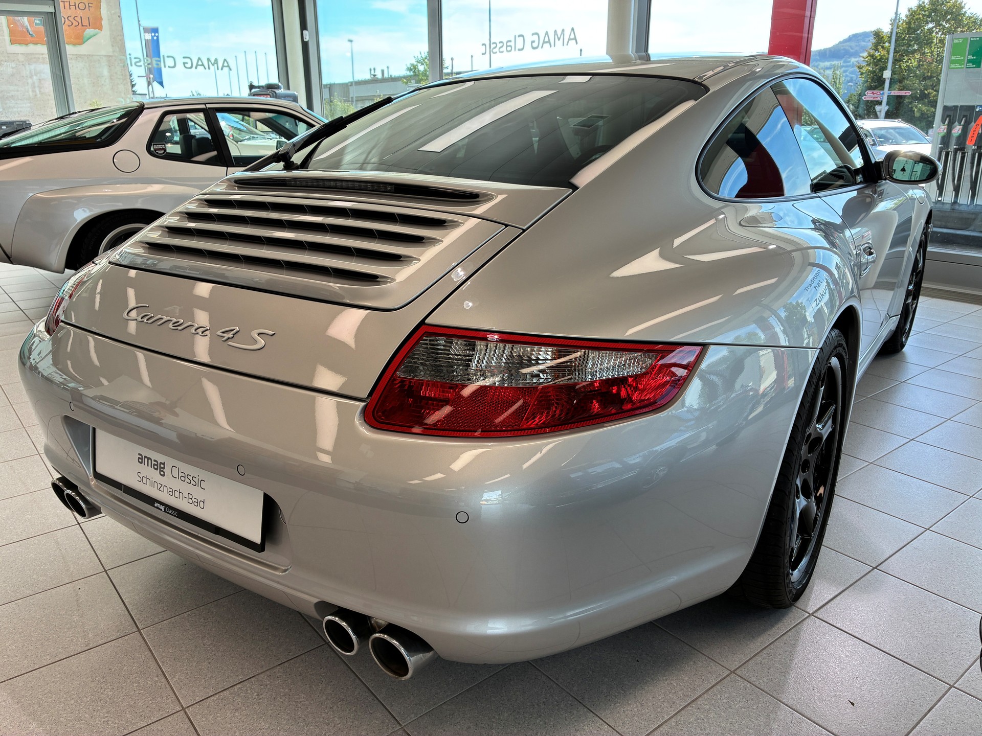 PORSCHE 911 Carrera 4S-image-4