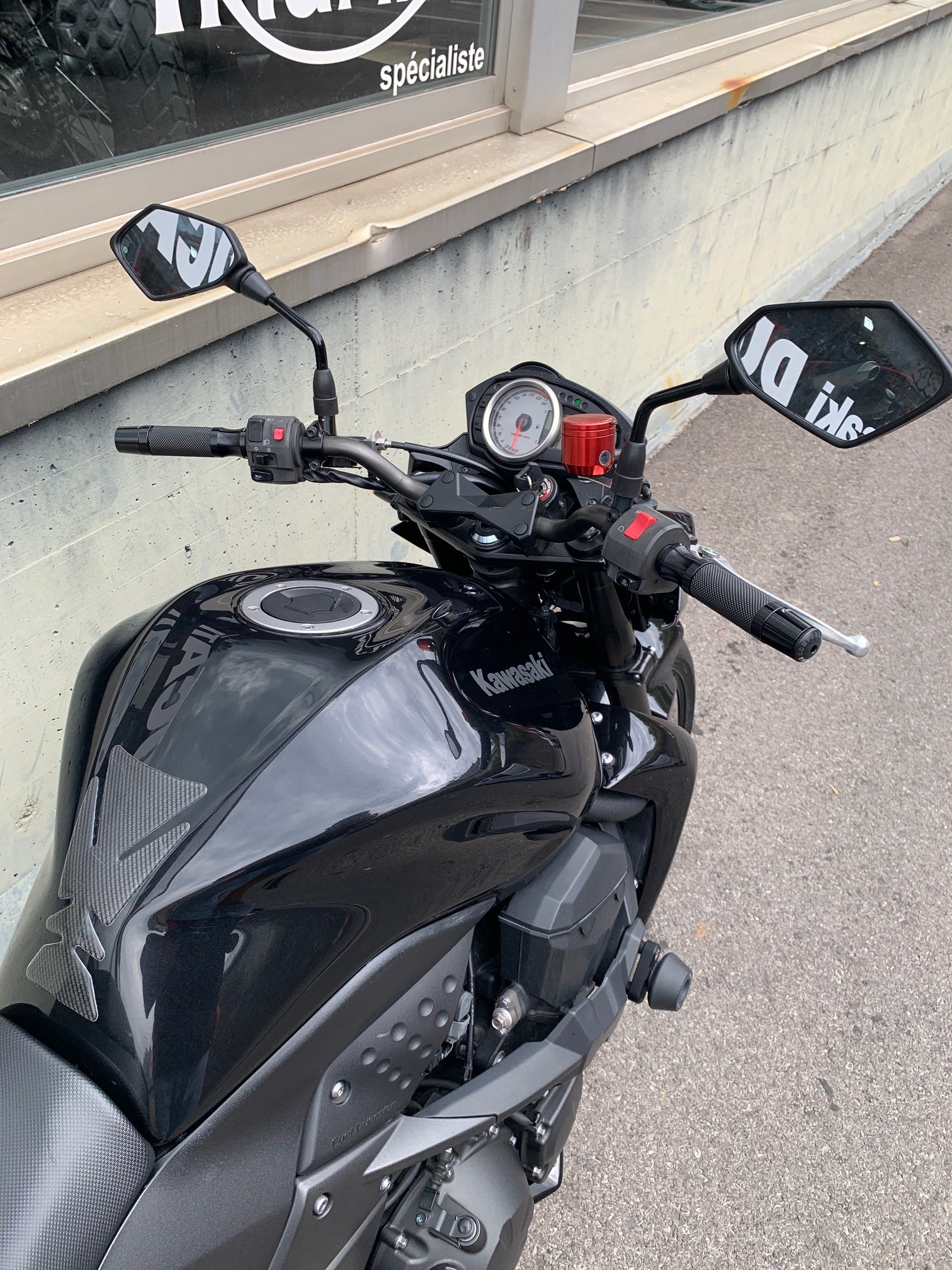 KAWASAKI Z 750 ABS-showroom-element-3