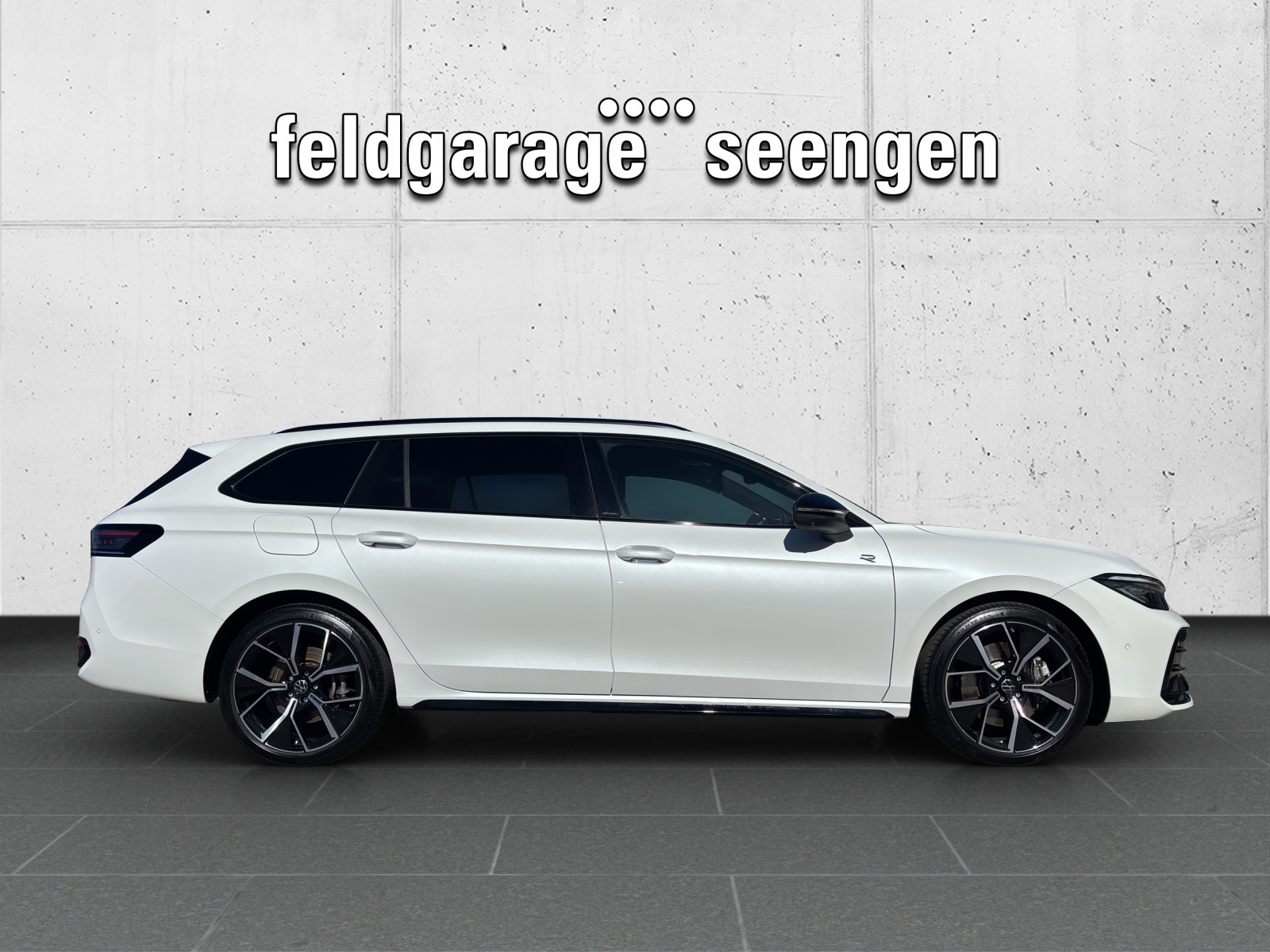 VW New Passat Variant 2.0 TSI evo4 R-Line Signature 4 Motion DSG mit fortl. Werksgarantie bis 07.2030, AHK, Leder & Winterräder-image-3