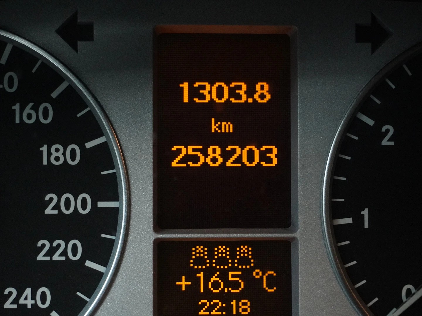 MERCEDES-BENZ B 200-image-10