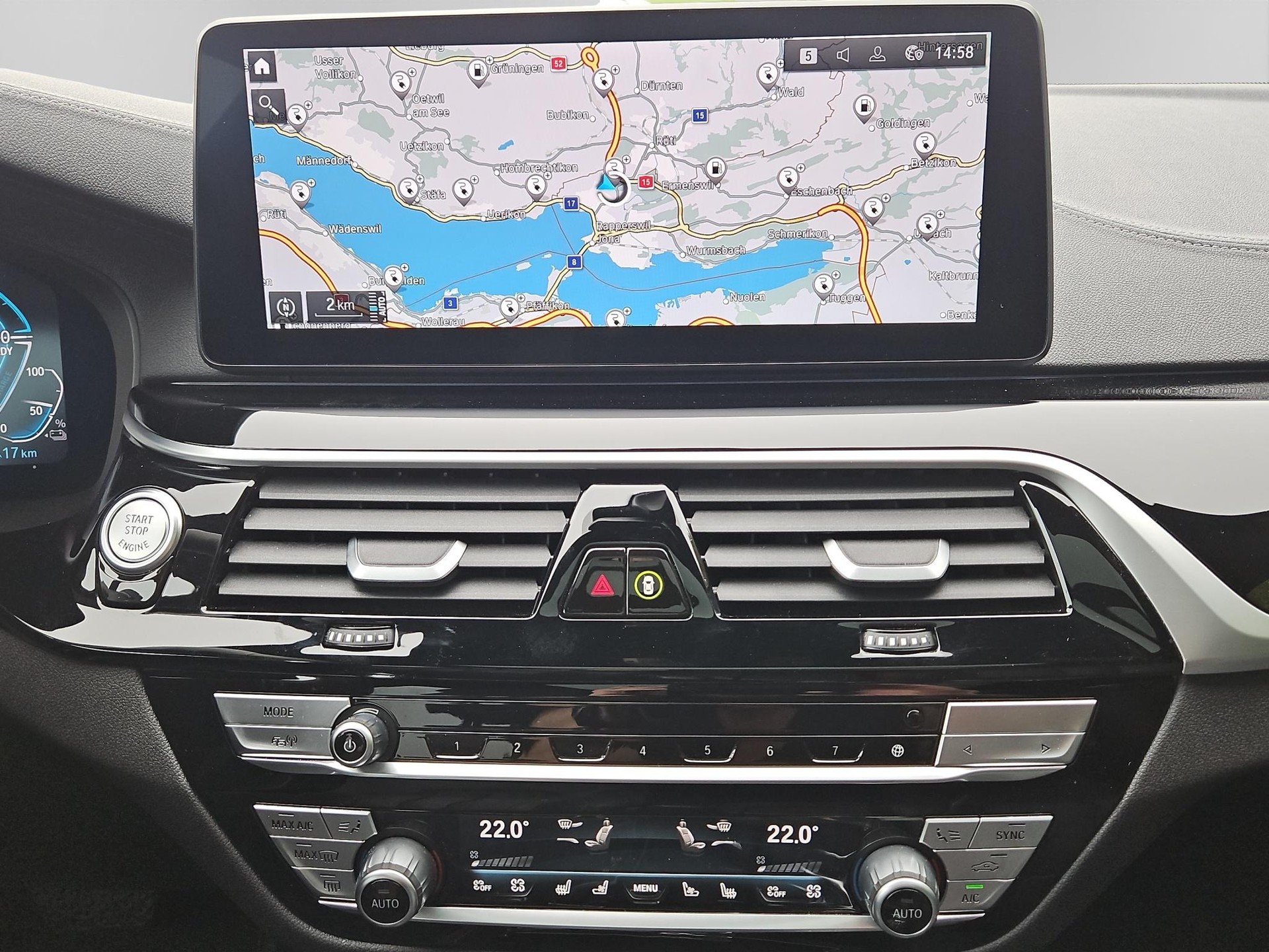 BMW 530e xDrive Touring Steptronic-image-12