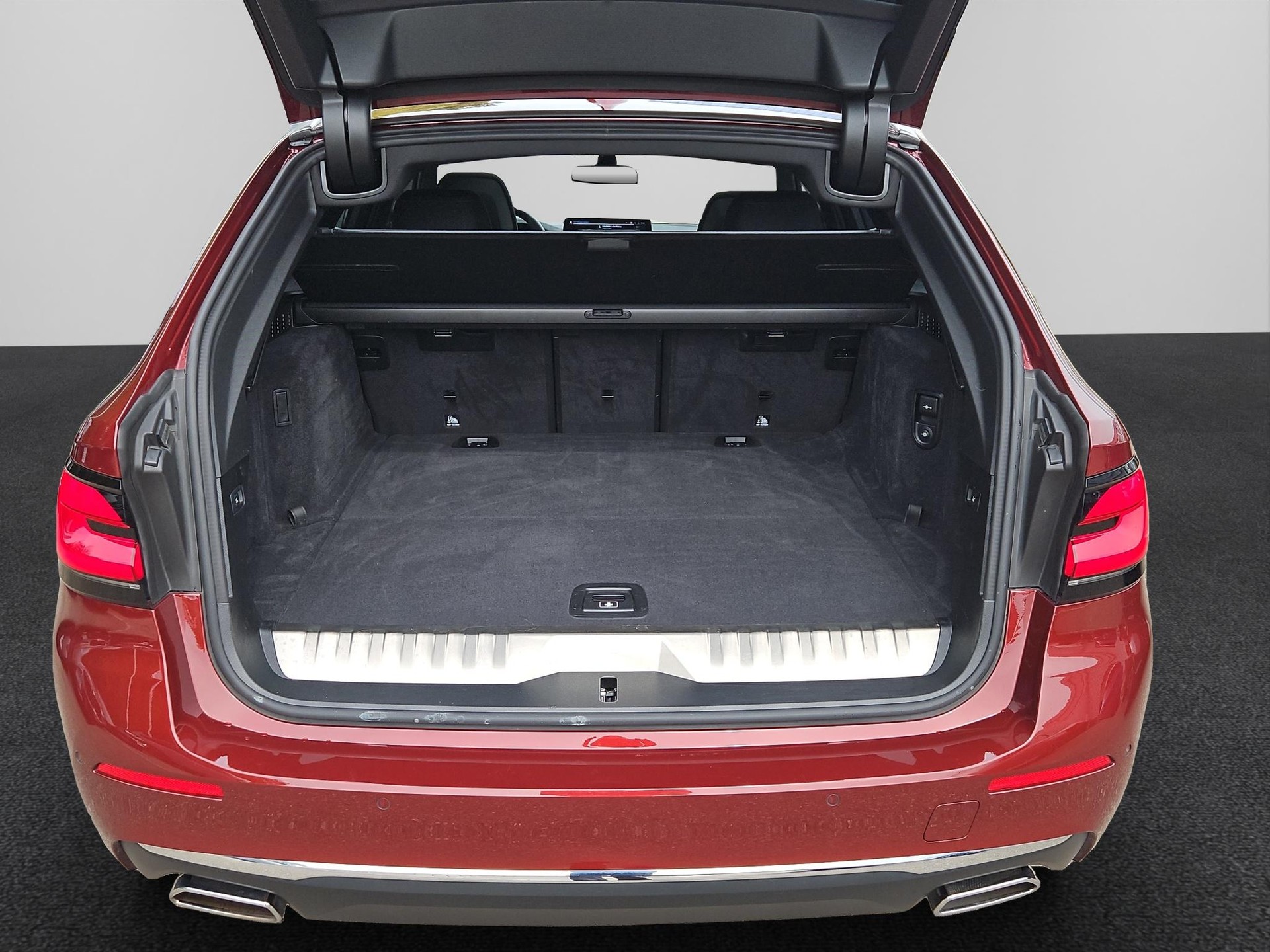BMW 530e xDrive Touring Steptronic-image-17