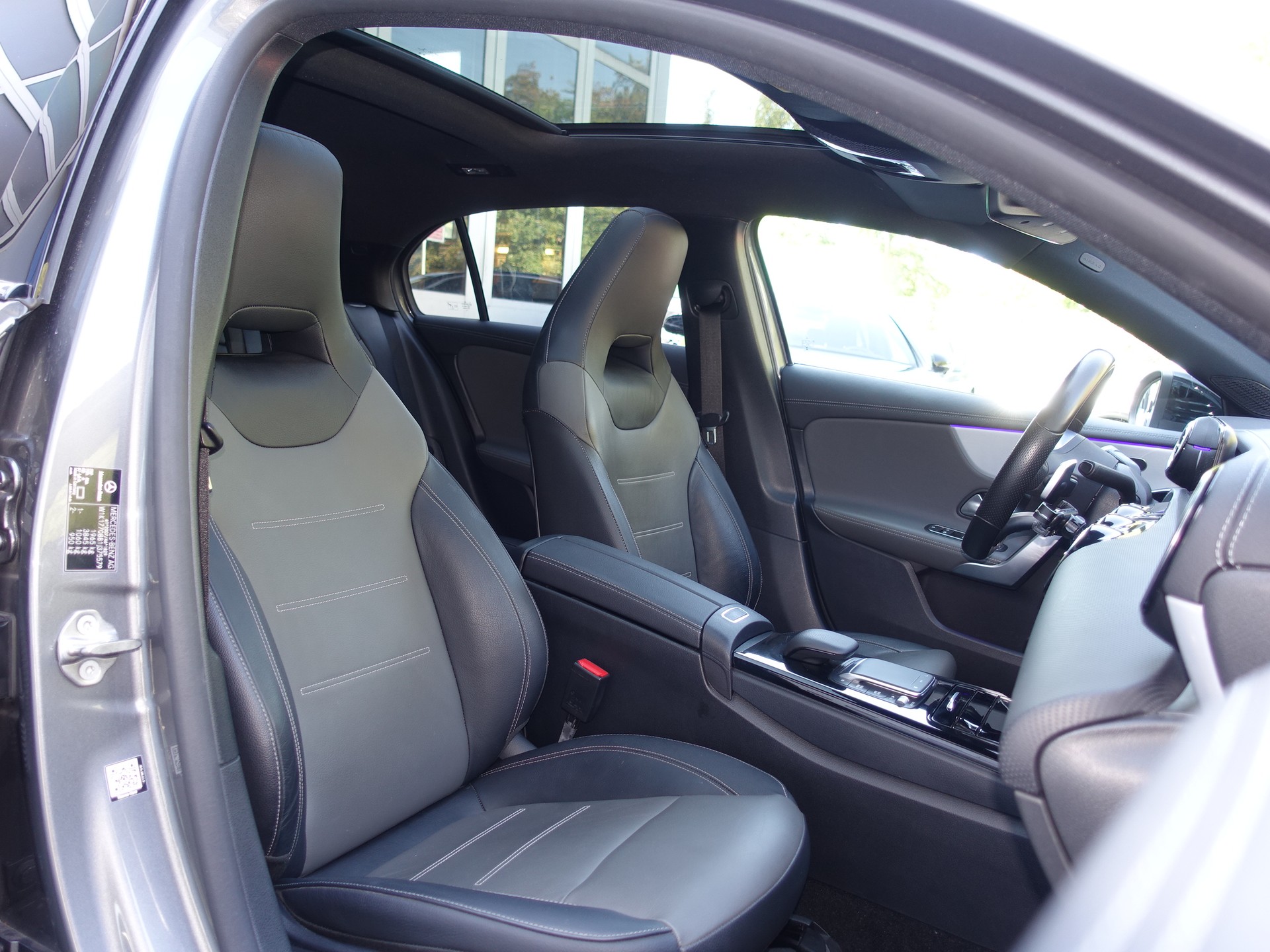 MERCEDES-BENZ A 200 4Matic AMG Line 8G-DCT-image-10