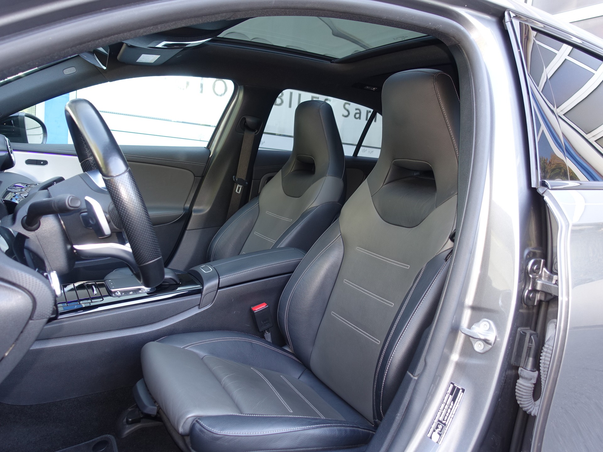 MERCEDES-BENZ A 200 4Matic AMG Line 8G-DCT-image-9