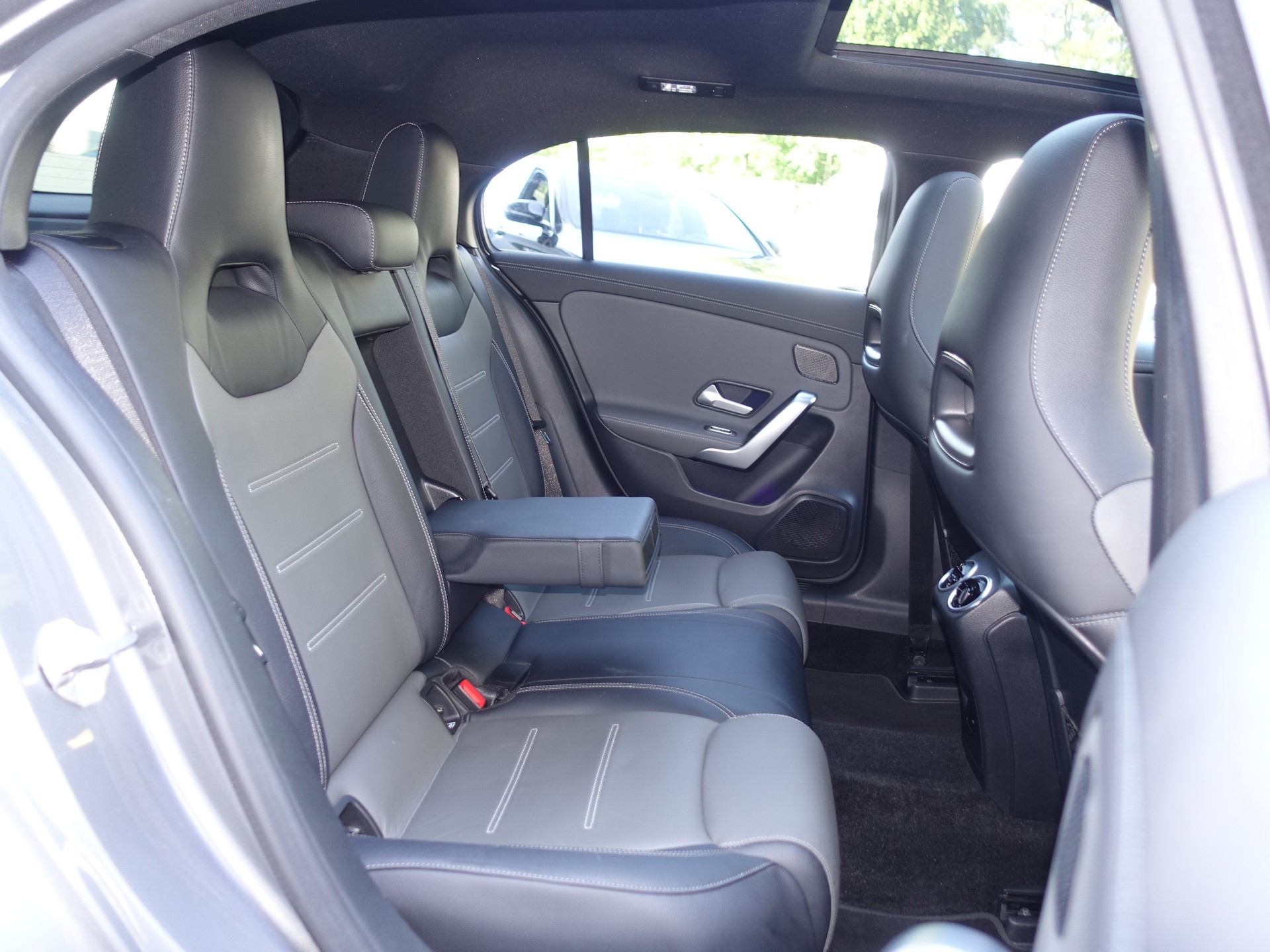 MERCEDES-BENZ A 200 4Matic AMG Line 8G-DCT-image-20