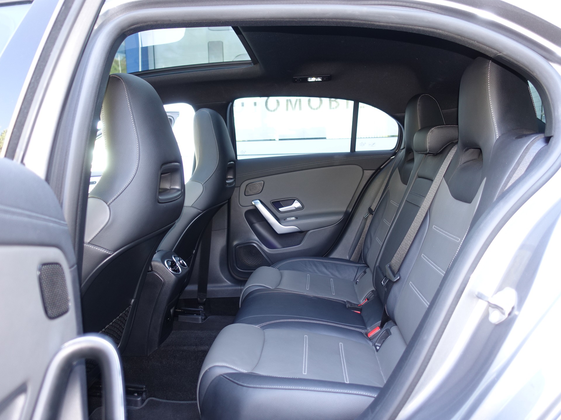 MERCEDES-BENZ A 200 4Matic AMG Line 8G-DCT-image-19