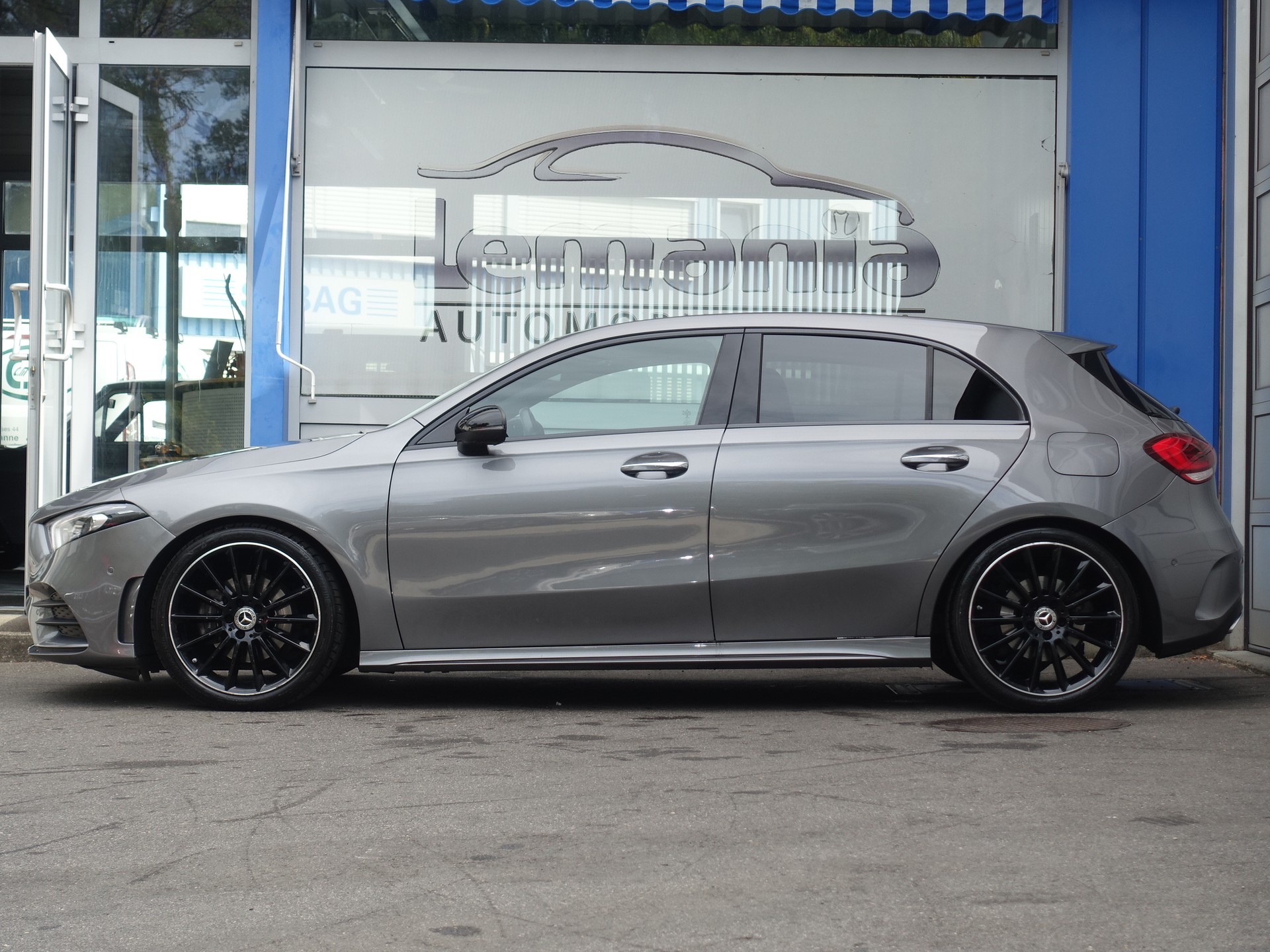 MERCEDES-BENZ A 200 4Matic AMG Line 8G-DCT-image-8