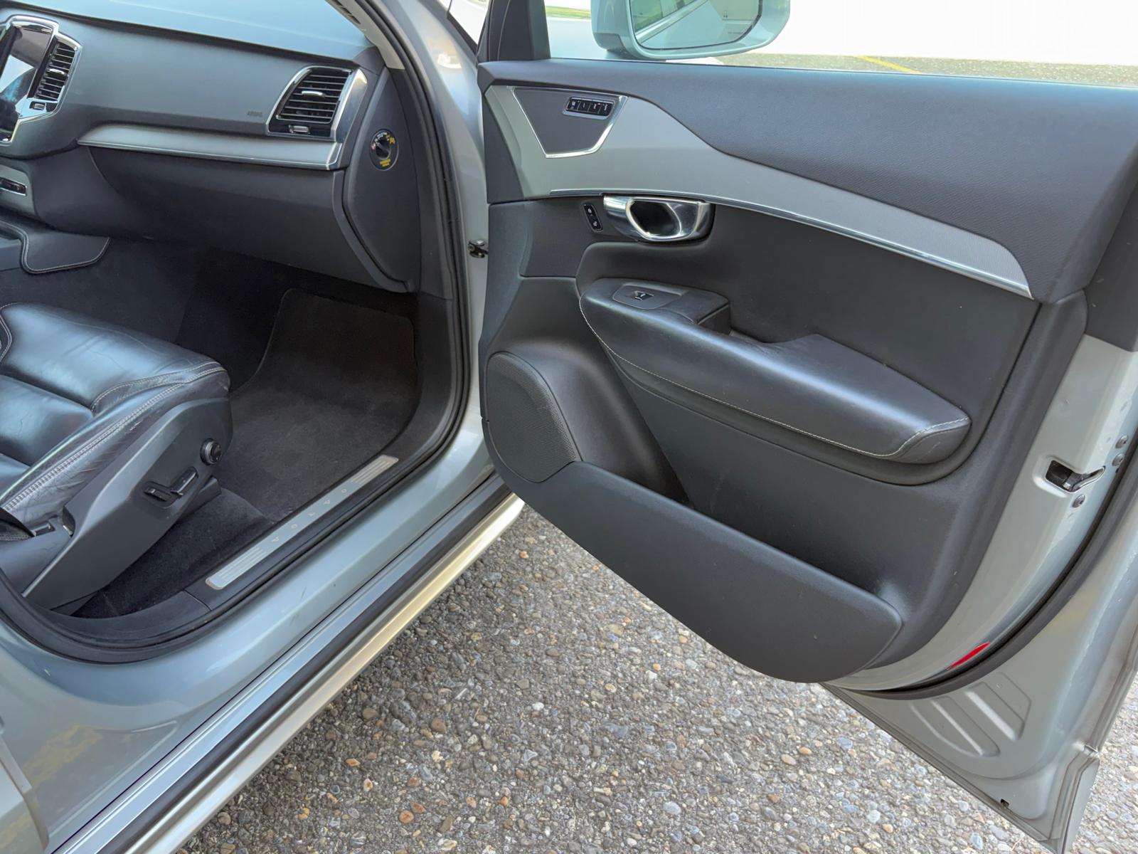 VOLVO XC90 D5 AWD Inscription Geartronic-image-11