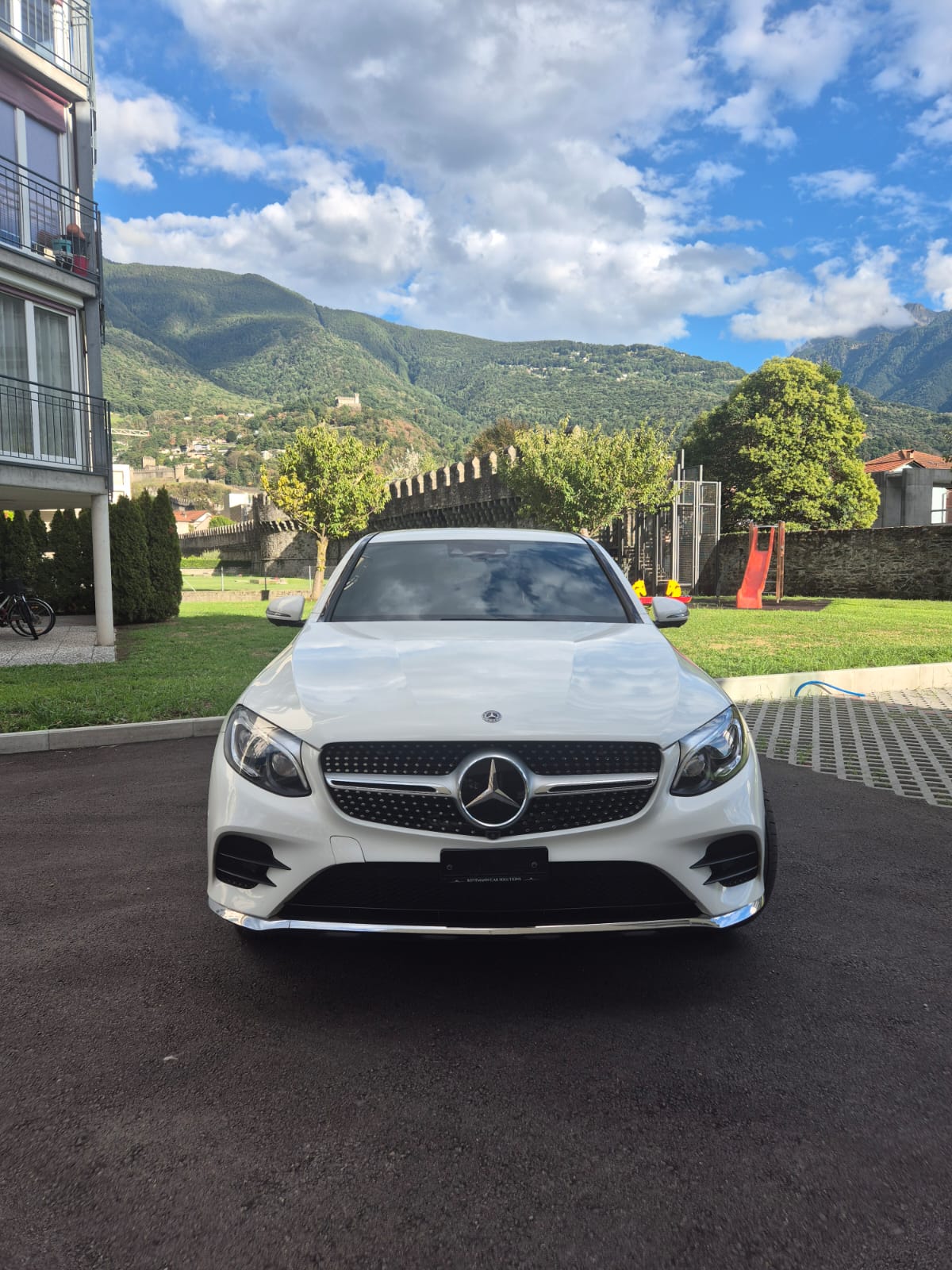 MERCEDES-BENZ GLC 250 d AMG Line 4m-image-1