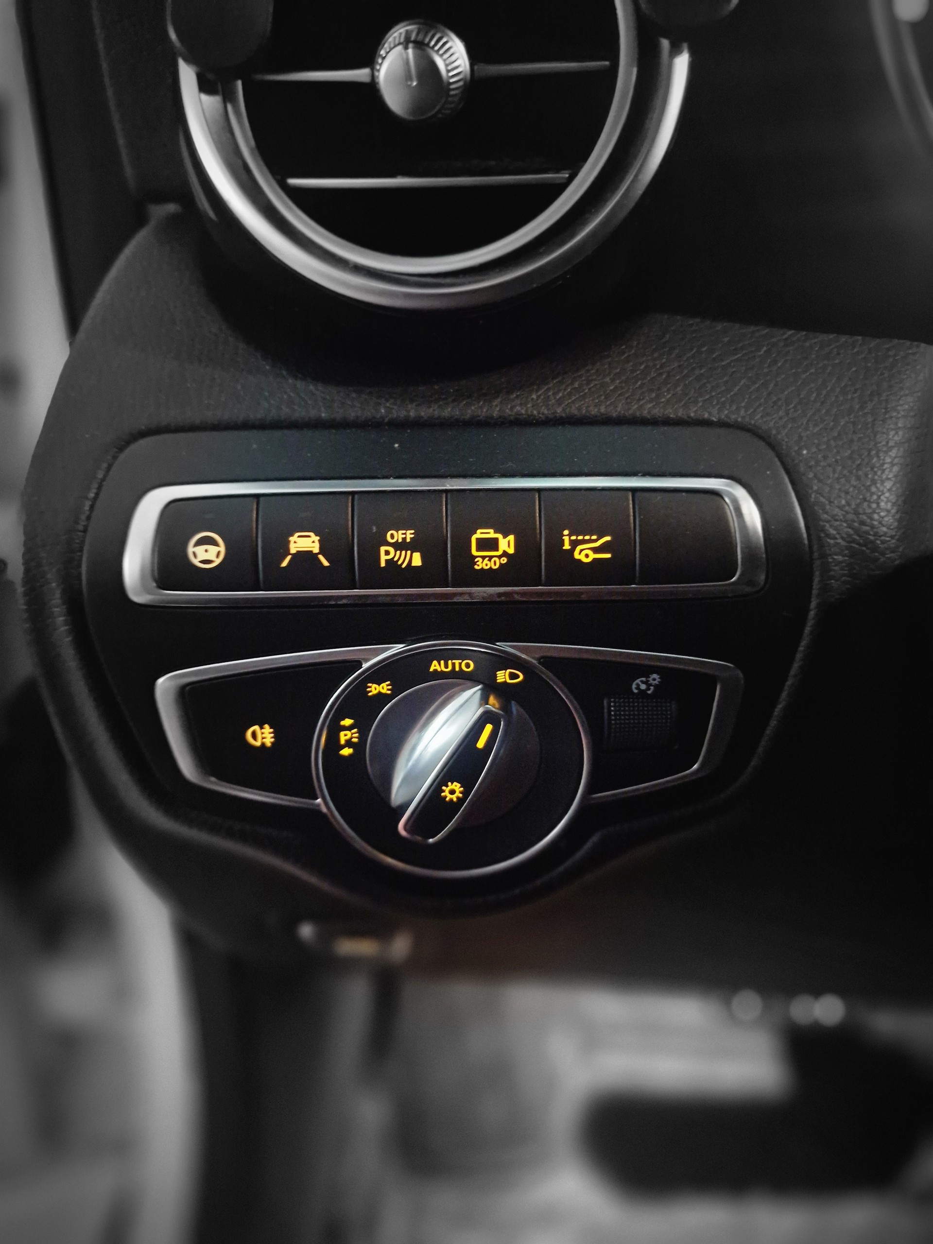 MERCEDES-BENZ GLC 250 d AMG Line 4m-image-3