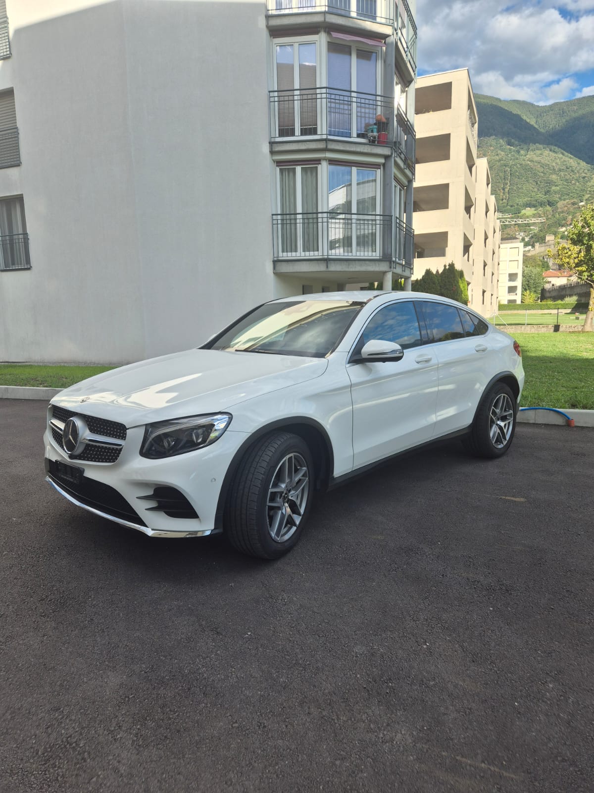 MERCEDES-BENZ GLC 250 d AMG Line 4m-image-2