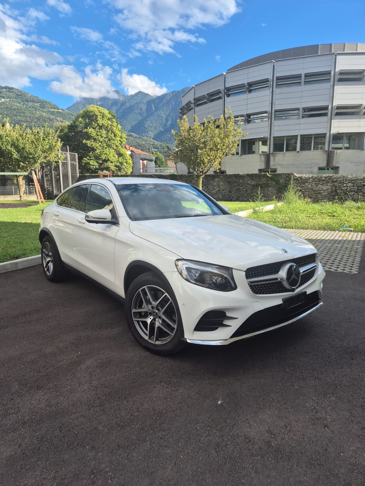 MERCEDES-BENZ GLC 250 d AMG Line 4m-image-0