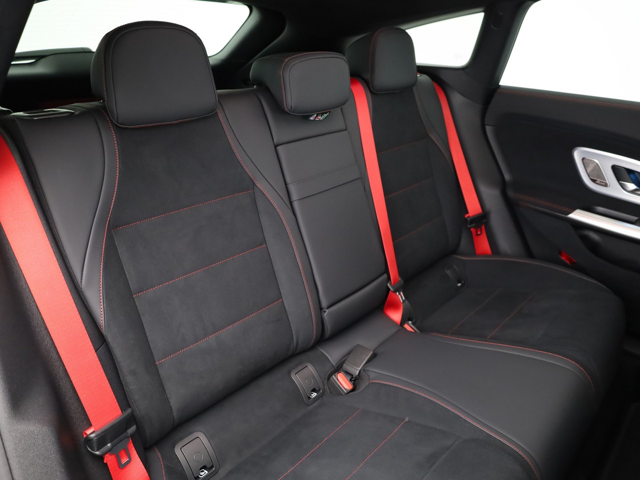 MERCEDES-BENZ CLA Shooting Brake 220 4Matic 8G-DCT-image-9