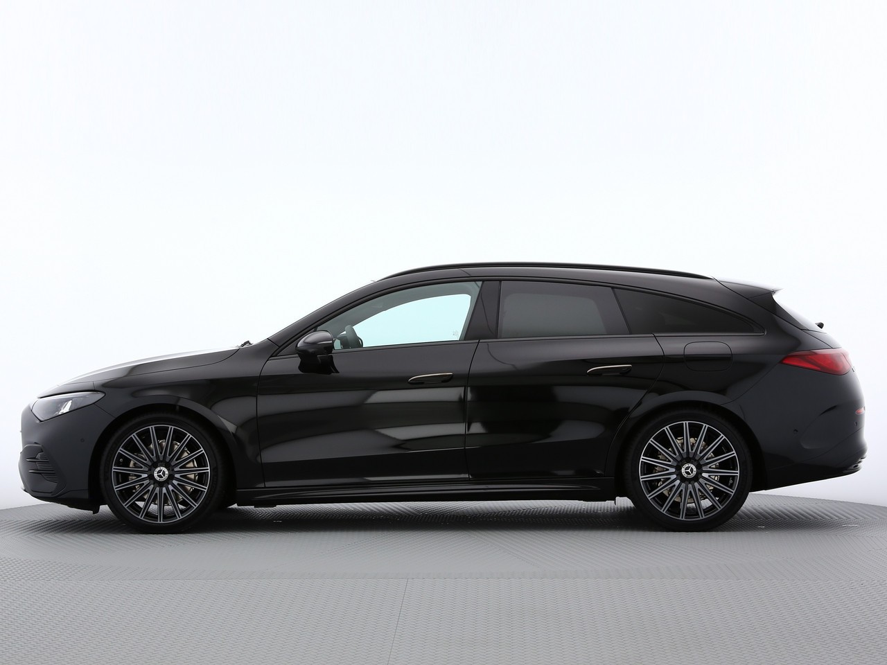 MERCEDES-BENZ CLA Shooting Brake 220 4Matic 8G-DCT-showroom-element-2