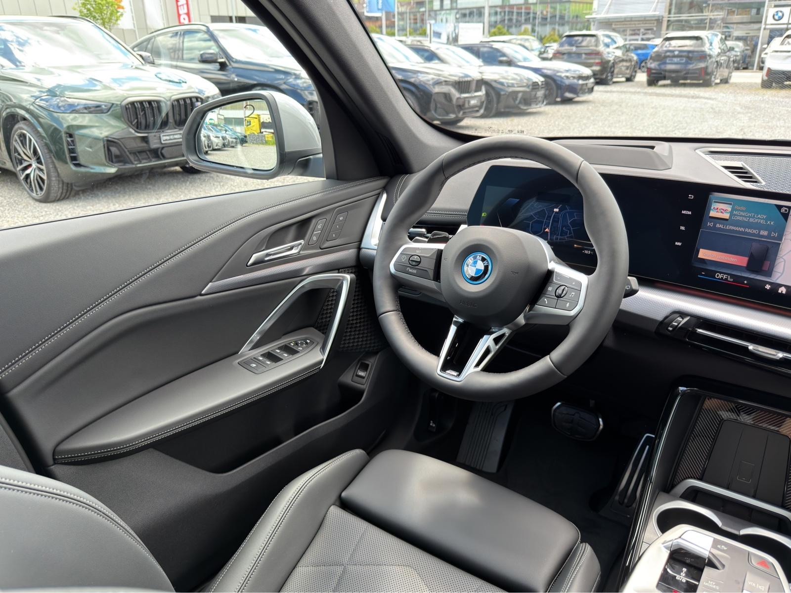 BMW iX1 xDrive30 M Sport-image-14