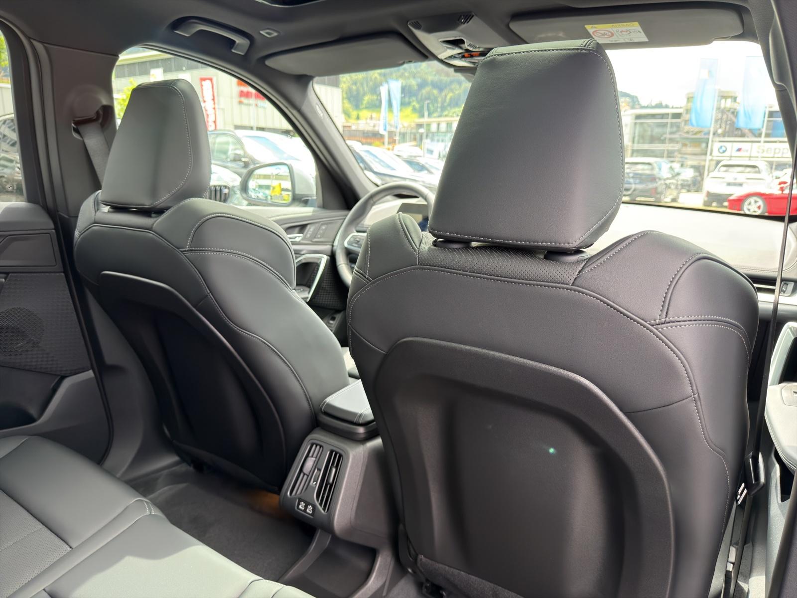BMW iX1 xDrive30 M Sport-image-17