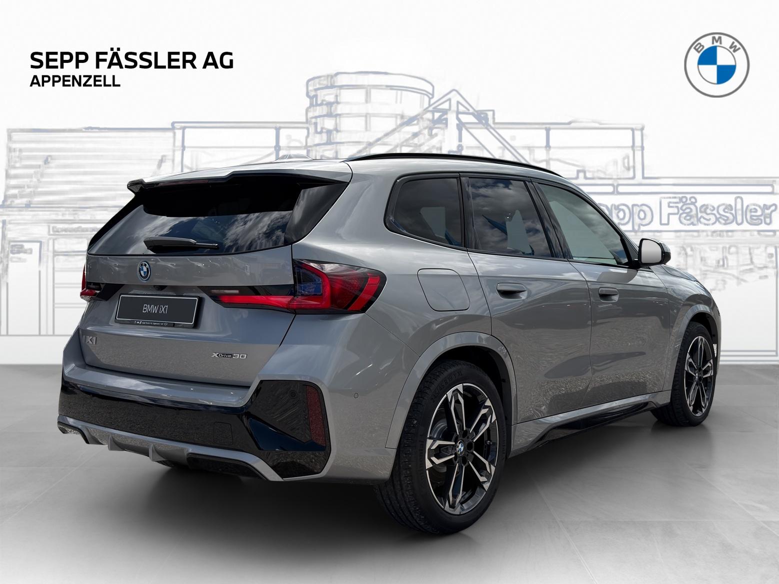 BMW iX1 xDrive30 M Sport-image-4