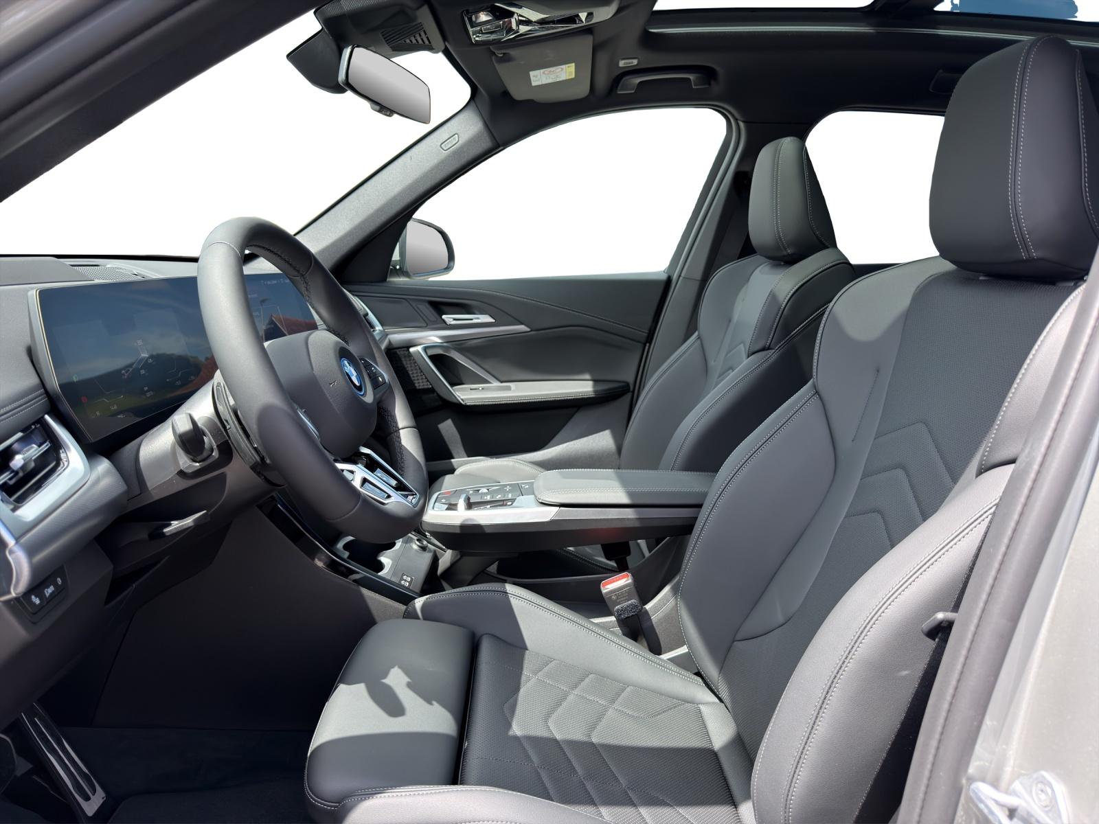 BMW iX1 xDrive30 M Sport-image-8