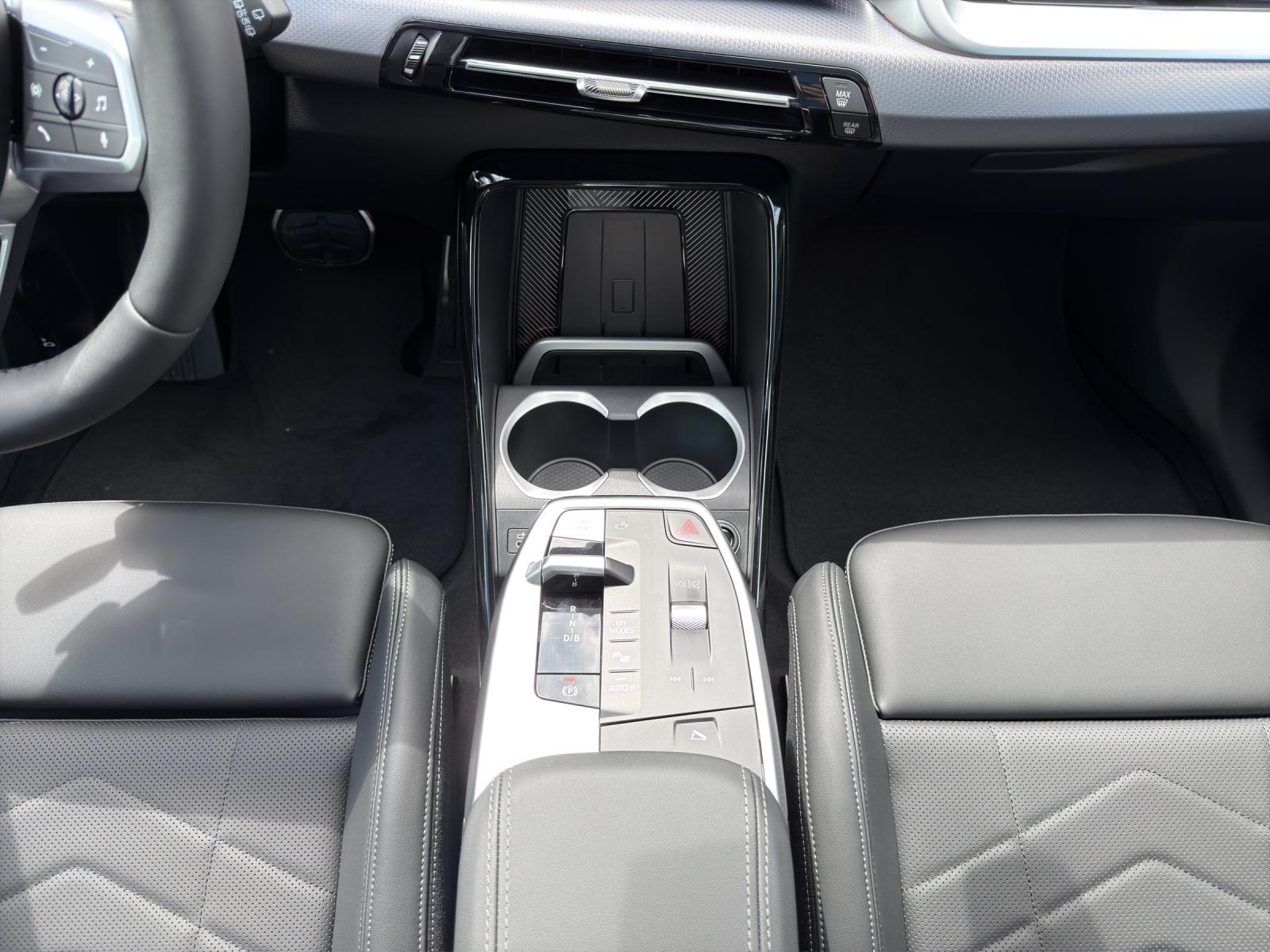 BMW iX1 xDrive30 M Sport-image-12