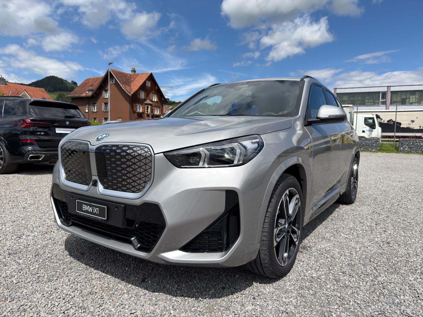 BMW iX1 xDrive30 M Sport-image-24