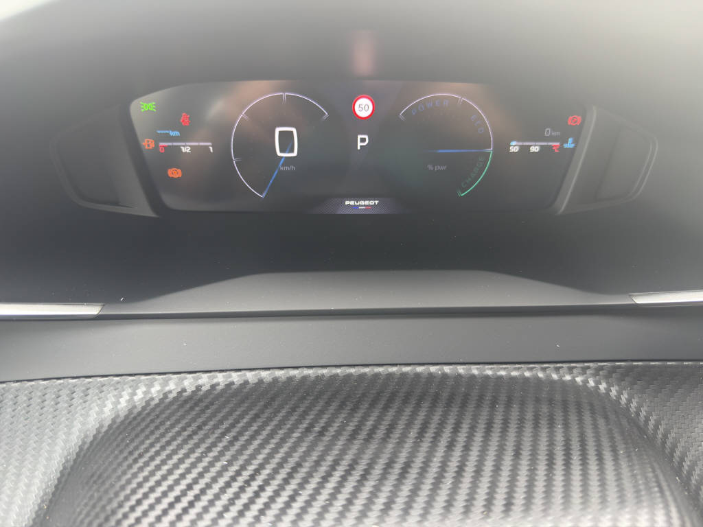 PEUGEOT 2008 1.2 Hybrid Allure-image-10