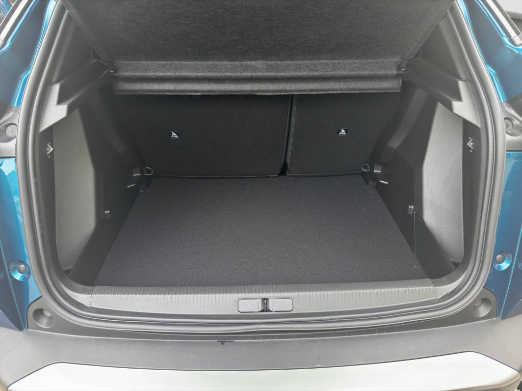 PEUGEOT 2008 1.2 Hybrid Allure-image-12