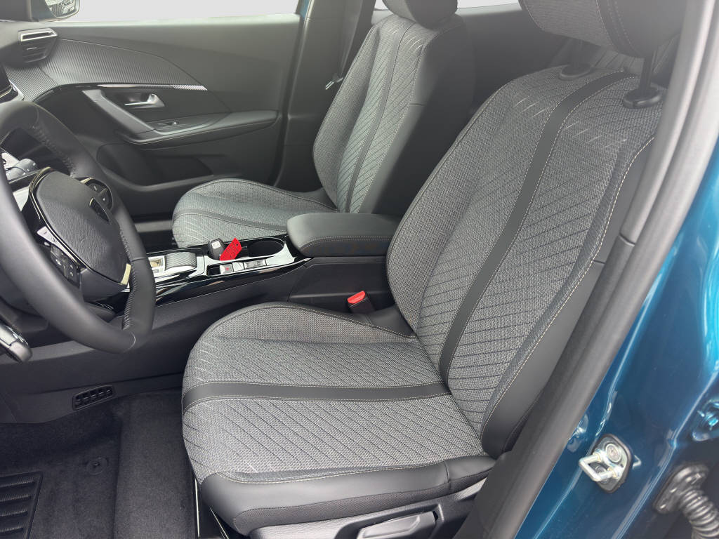 PEUGEOT 2008 1.2 Hybrid Allure-image-8
