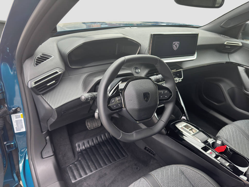 PEUGEOT 2008 1.2 Hybrid Allure-image-9