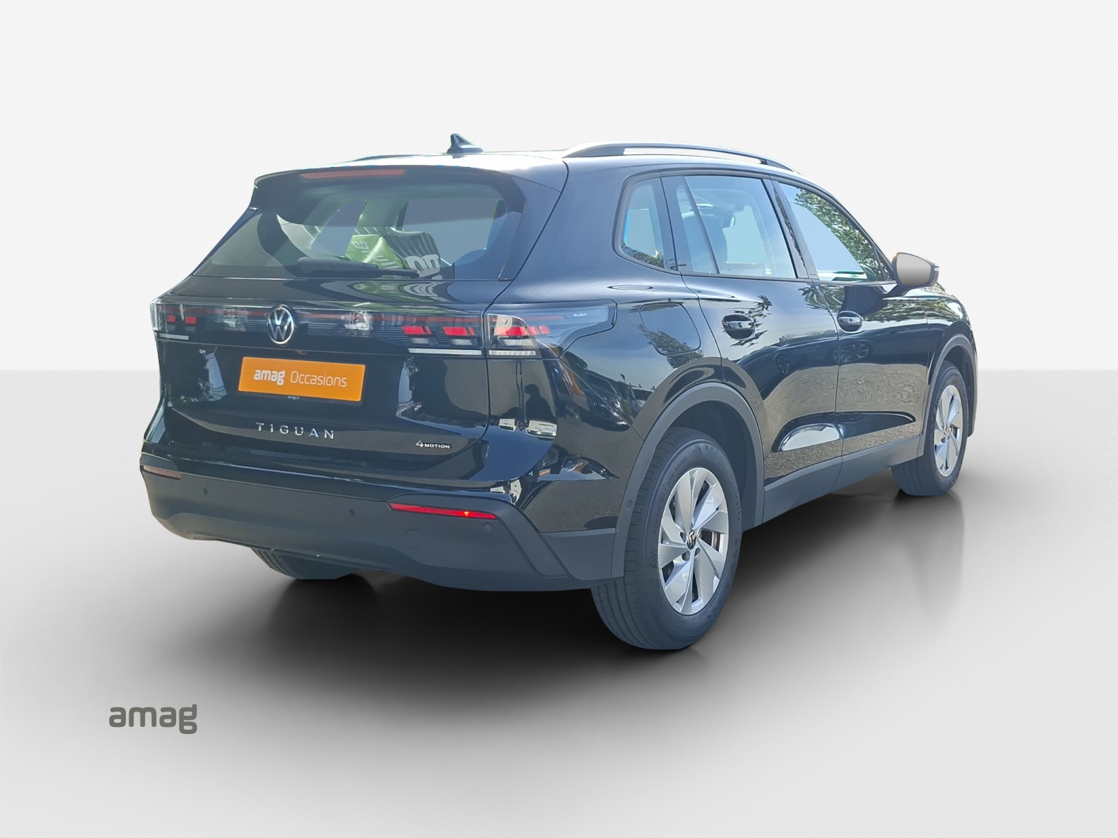 VW Tiguan 2.0 TSI DSG Life 4Motion-image-4