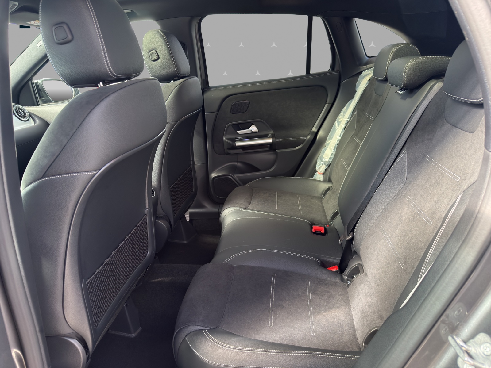 MERCEDES-BENZ GLA 200 Night Star 7G-DCT-image-12