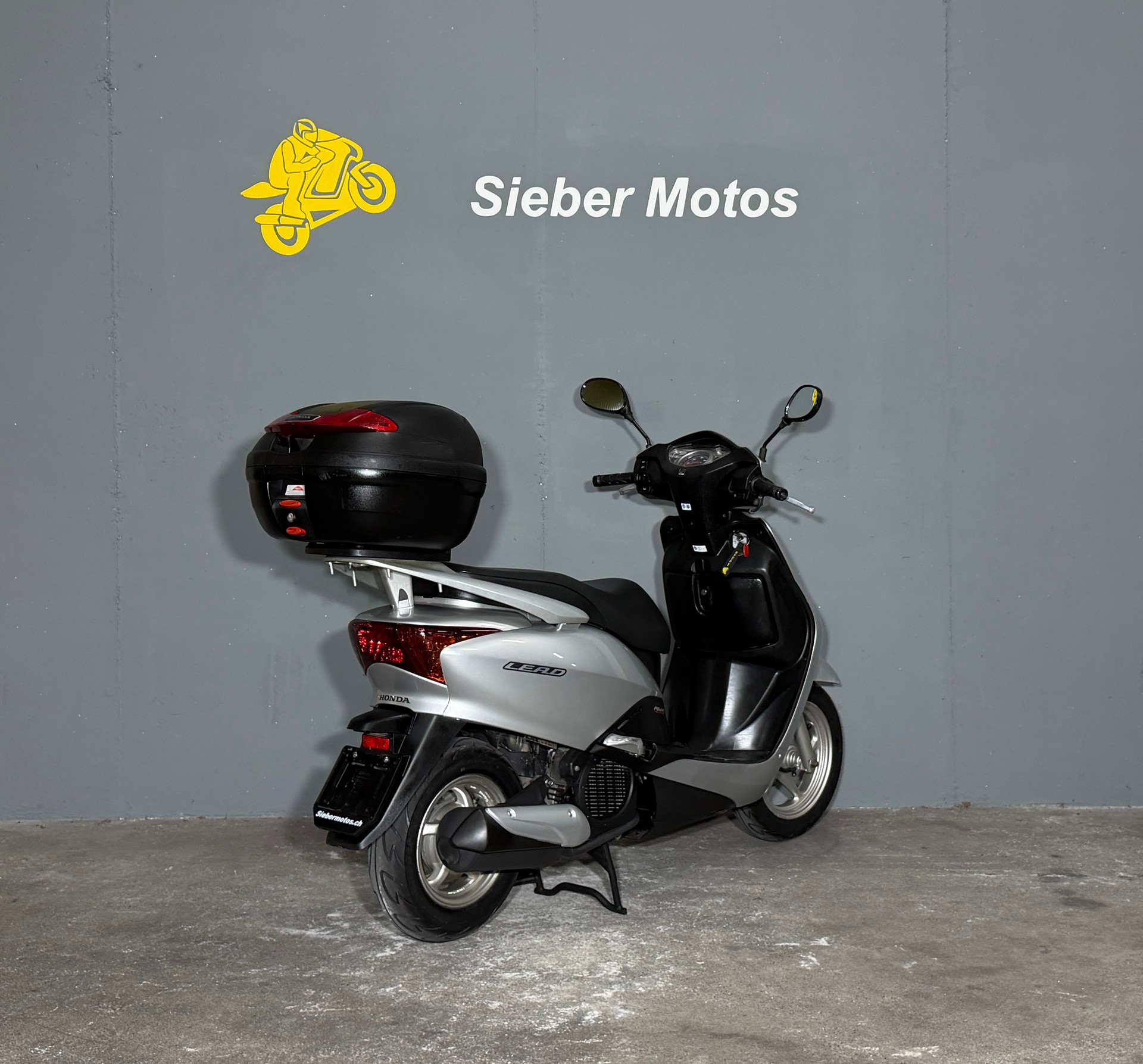 HONDA Lead 110-showroom-element-3