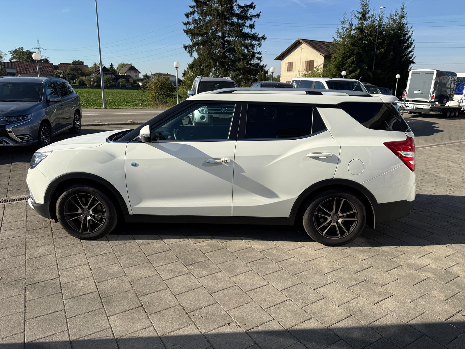 KGM-SsangYong XLV 1.6 eXDi Sapphire 4WD-image-2