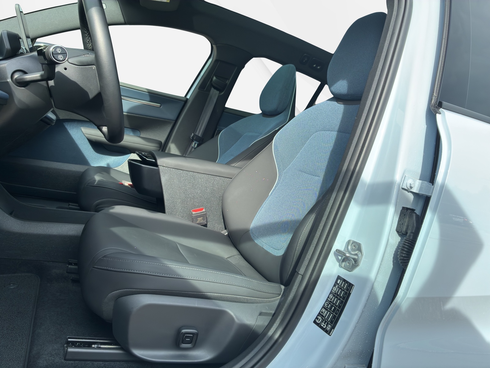 VOLVO EX 30 E60 Twin Ultra Performance AWD-image-9