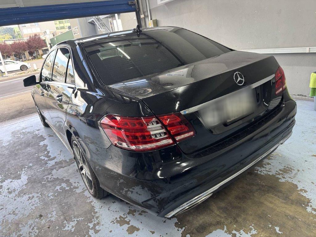 MERCEDES-BENZ E 350 4Matic 7G-Tronic-image-2
