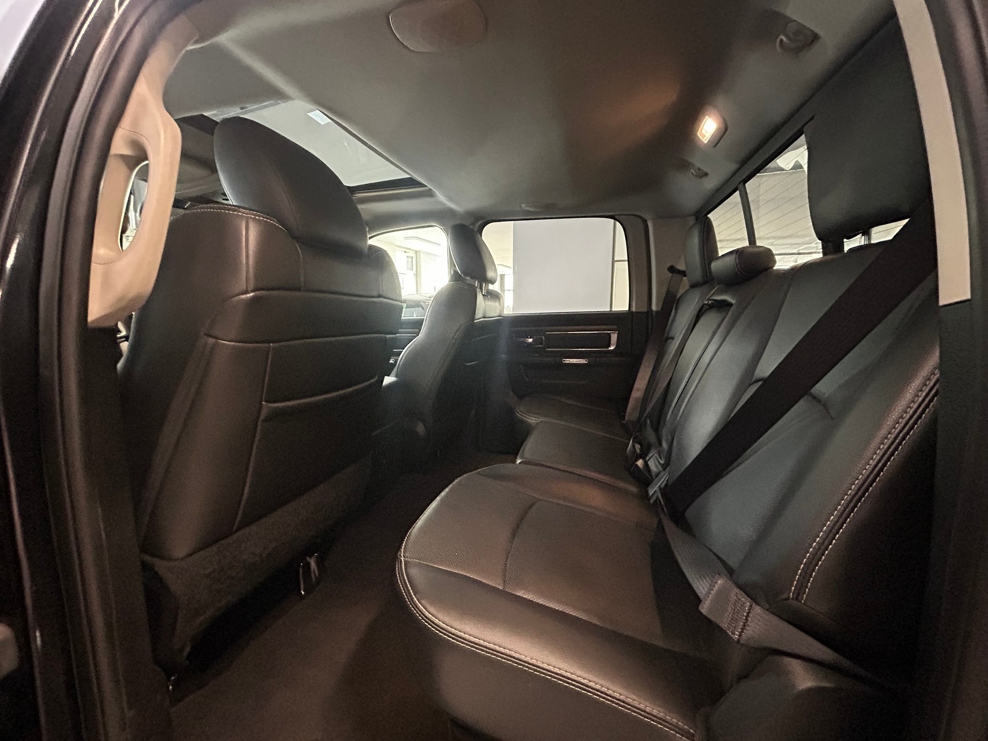 DODGE RAM 1500 LARAMIE-image-9