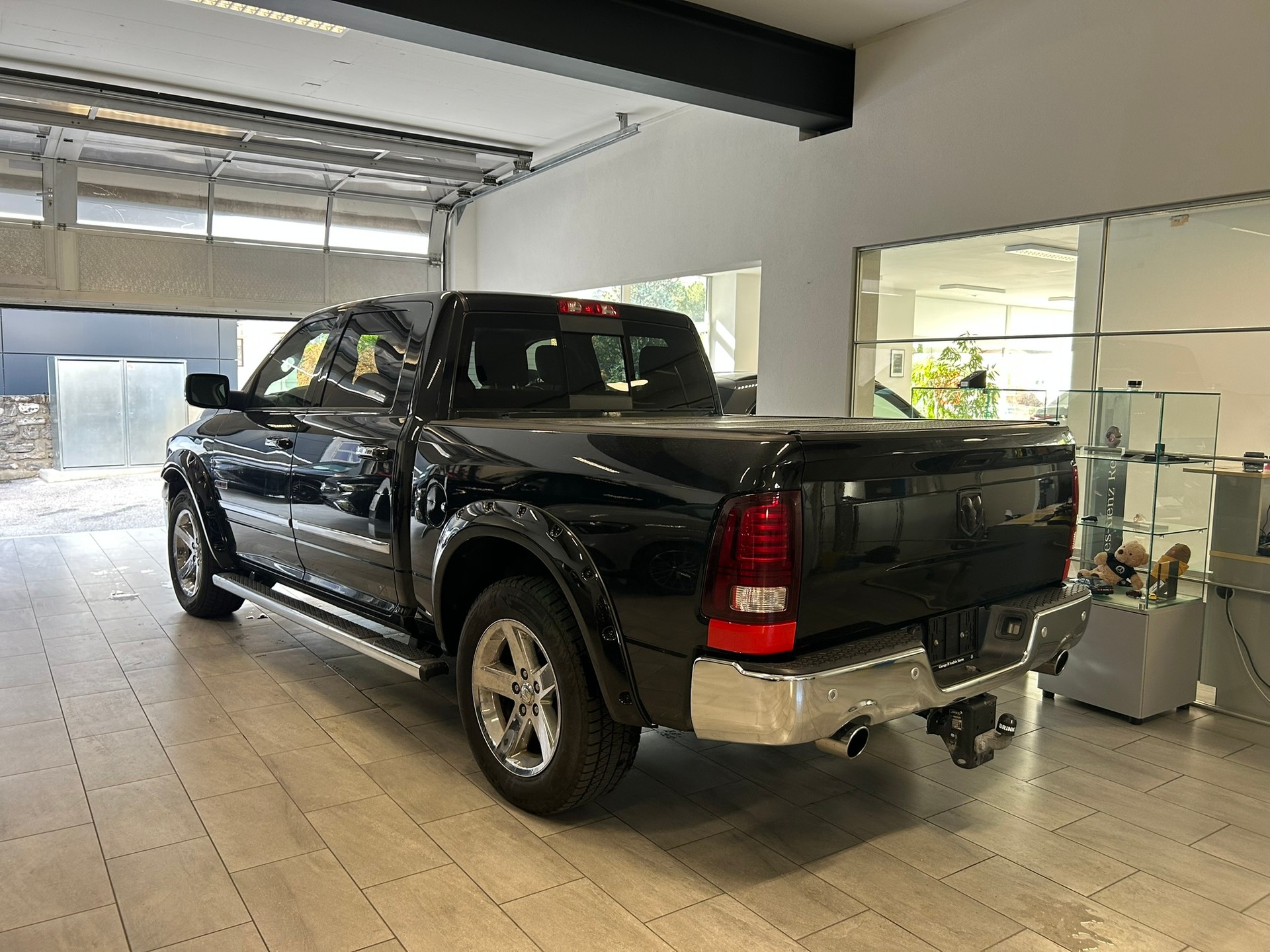 DODGE RAM 1500 LARAMIE-image-4