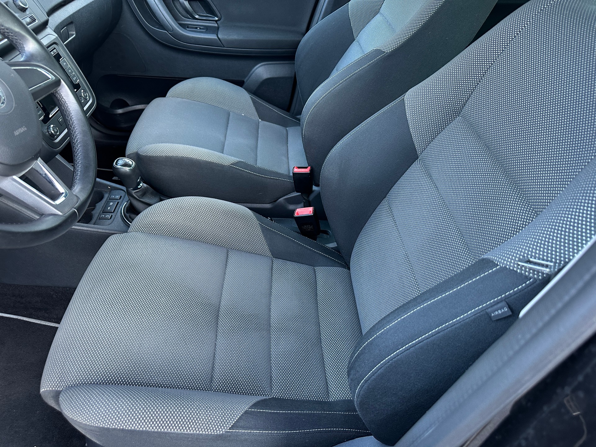 SKODA Roomster 1.6 TDI Scout-image-3