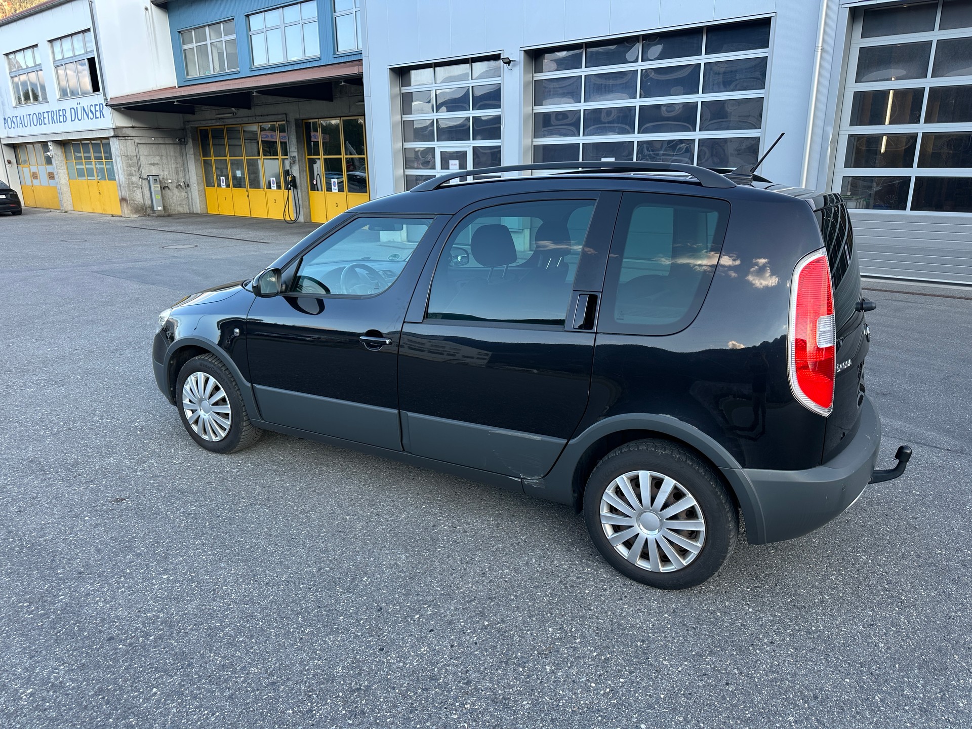 SKODA Roomster 1.6 TDI Scout-image-5