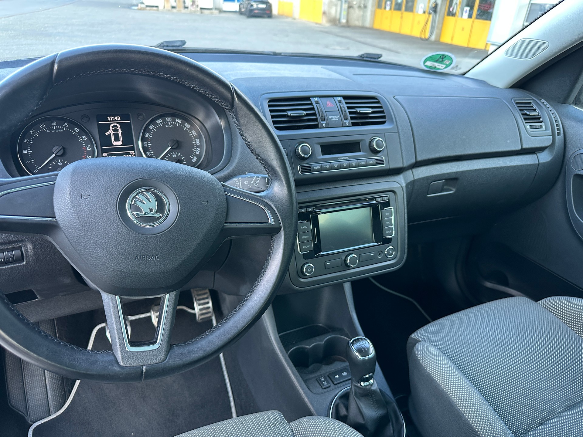 SKODA Roomster 1.6 TDI Scout-image-4