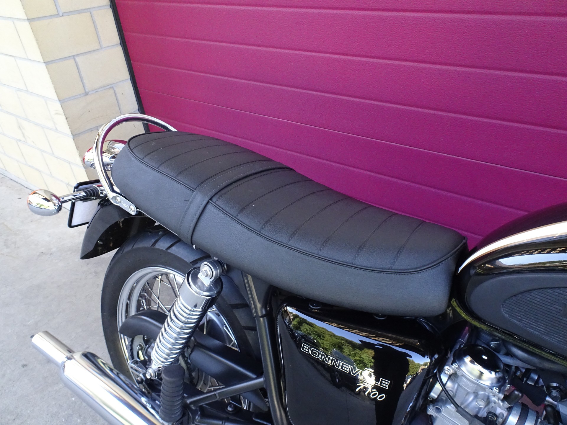 TRIUMPH Bonneville 900 T100-image-6