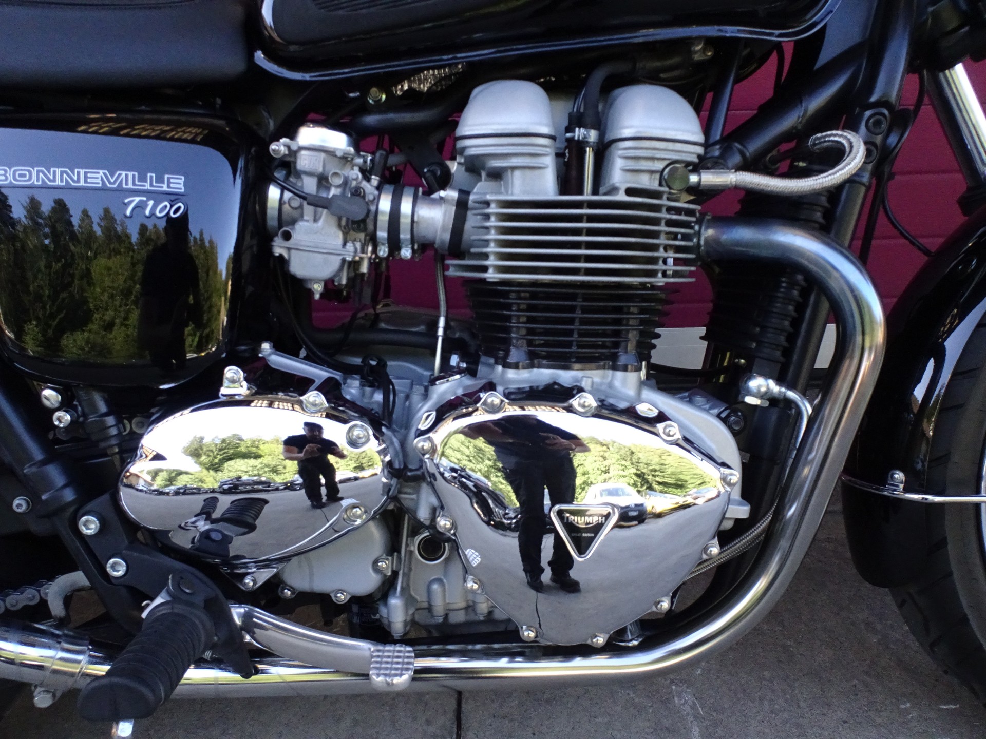 TRIUMPH Bonneville 900 T100-image-9